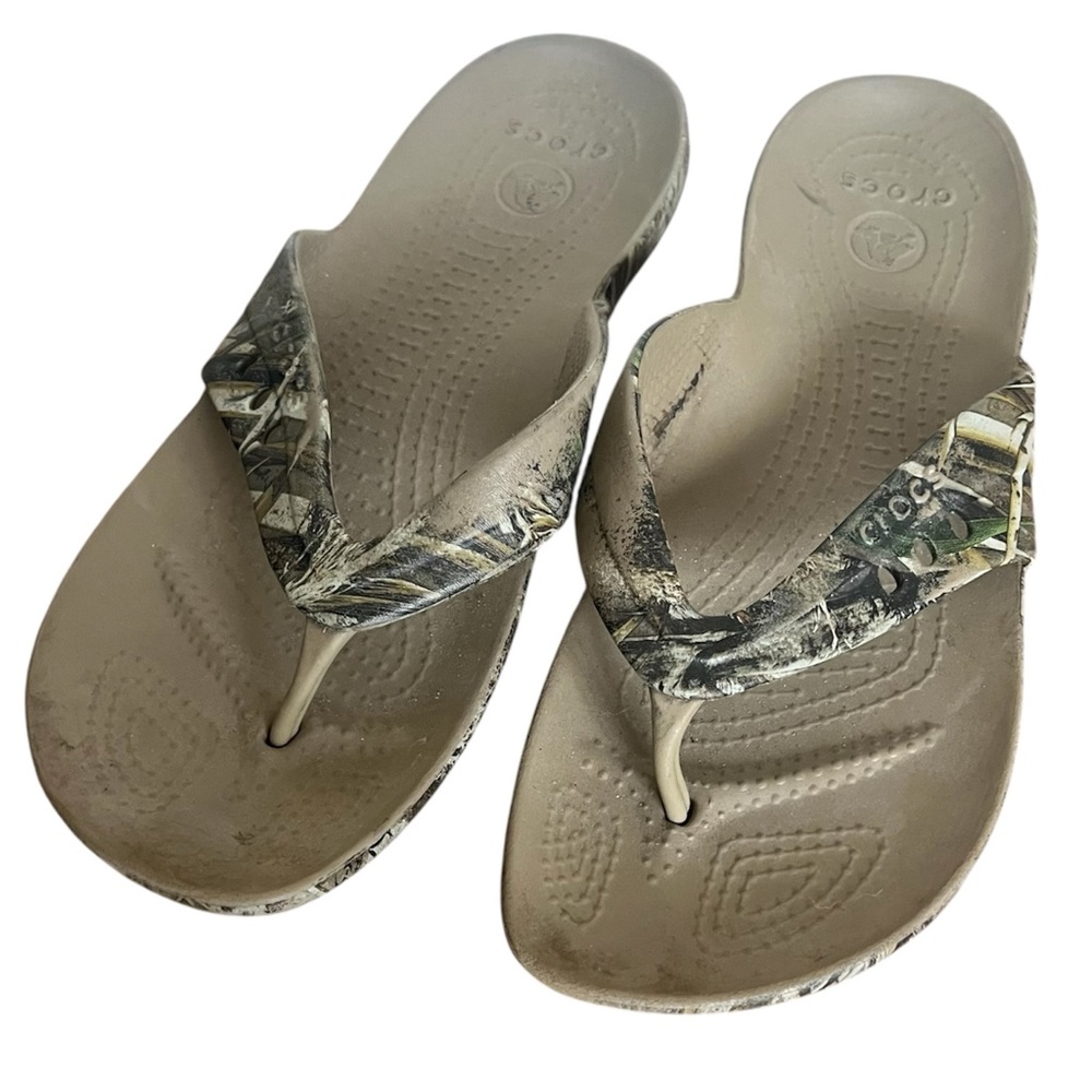 Crocs Women’s Camo Flip Flops Sz 10